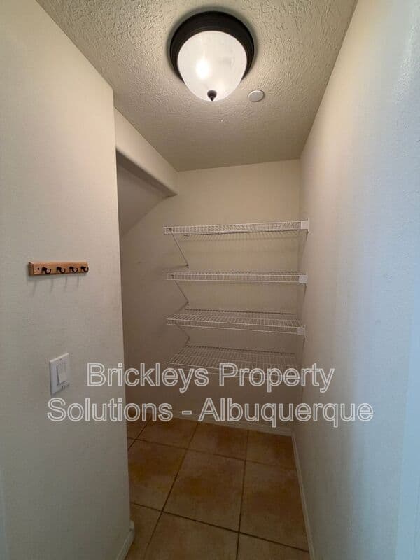 3-bedroom 2.5-bath home at 601 Menaul Blvd NE Unit #2102 for $1,850/mo managed by Brickleys Property Solutions Albuquerque — photo 25 of 33