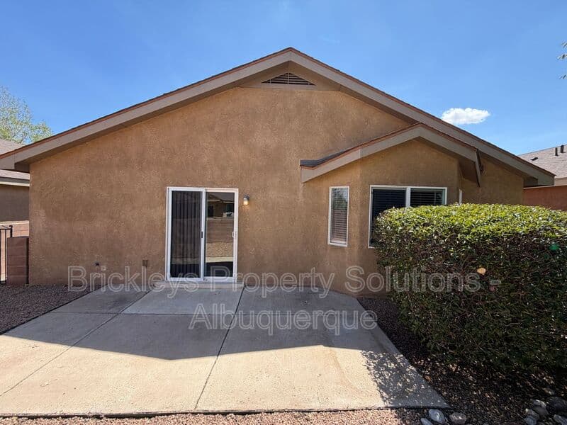 3-bedroom 2-bath home at 8035 Sierra Altos Pl. NW for $2,150/mo managed by Brickleys Property Solutions Albuquerque — photo 28 of 29