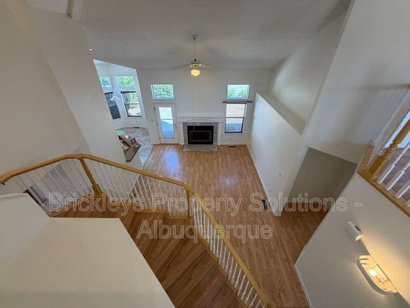 3-bedroom 2.5-bath home at 6517 Glen Oak NE for $2,650/mo managed by Brickleys Property Solutions Albuquerque — photo 9 of 39