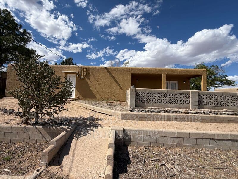 3-bedroom 2-bath home at 5608 Drake Ave NW for $2,100/mo managed by Brickleys Property Solutions Albuquerque — photo 29 of 32