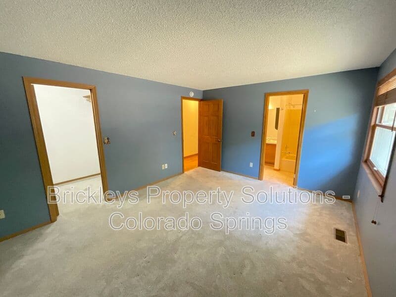 5-bedroom 2-bath home at 4375 Cassidy St for $2,300/mo managed by Brickleys Property Solutions Colorado Springs — photo 17 of 37