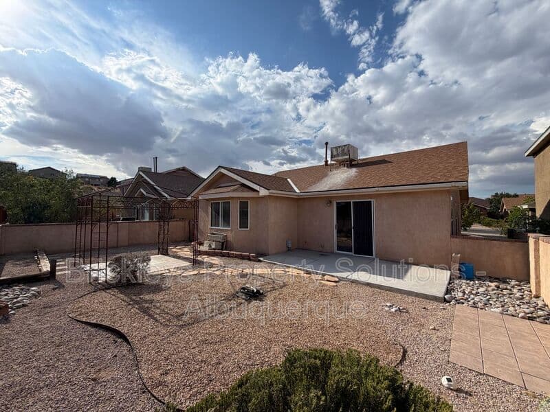 3-bedroom 2-bath home at 7704 Woodstar Ave NW for $1,825/mo managed by Brickleys Property Solutions Albuquerque — photo 27 of 28