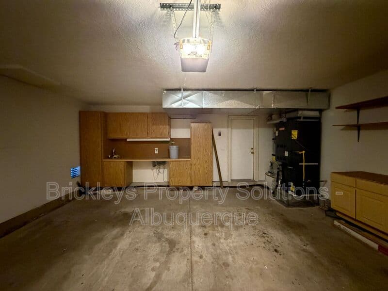 3-bedroom 2.5-bath home at 6517 Glen Oak NE for $2,650/mo managed by Brickleys Property Solutions Albuquerque — photo 36 of 39