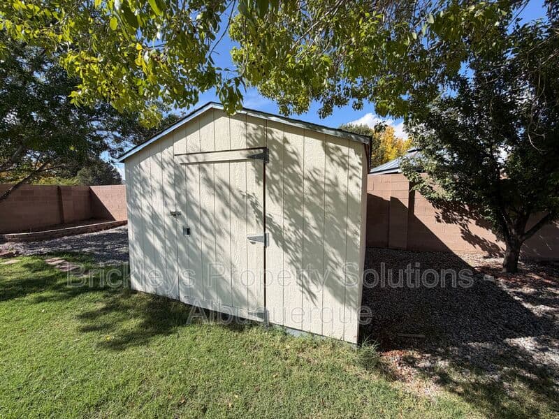 3-bedroom 2-bath home at 7024 Westford Pl NW for $2,200/mo managed by Brickleys Property Solutions Albuquerque — photo 29 of 33