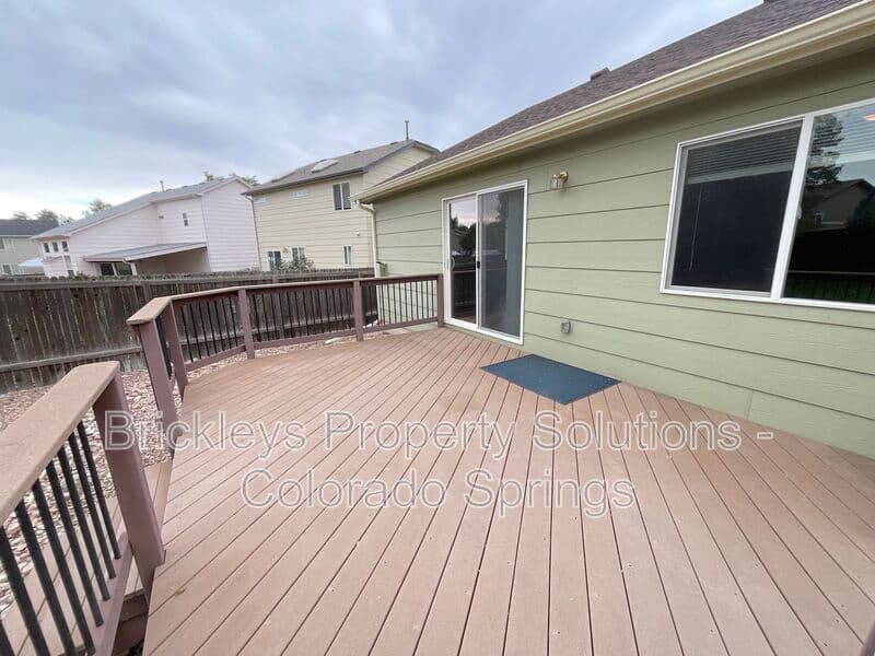 3-bedroom 2-bath home at 4325 Poplar Brook Dr for $2,100/mo managed by Brickleys Property Solutions Colorado Springs — photo 8 of 29