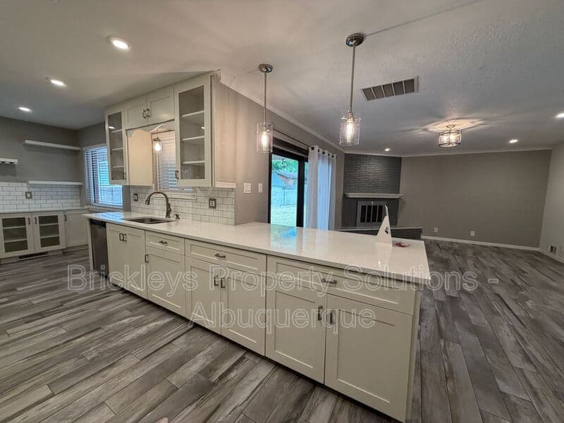 3-bedroom 2-bath home at 2808 Charleston St NE for $2,500/mo managed by Brickleys Property Solutions Albuquerque — photo 30 of 35