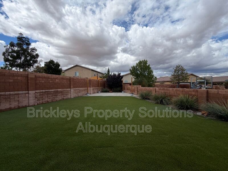 3-bedroom 2-bath home at 7304 Skagway Dr. NE for $2,200/mo managed by Brickleys Property Solutions Albuquerque — photo 33 of 36