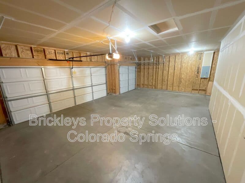 3-bedroom 2-bath home at 4325 Poplar Brook Dr for $2,100/mo managed by Brickleys Property Solutions Colorado Springs — photo 28 of 29