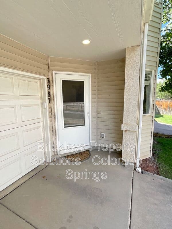 3-bedroom 2-bath home at 3987 Aspen Leaf Pt for $1,900/mo managed by Brickleys Property Solutions Colorado Springs — photo 3 of 27
