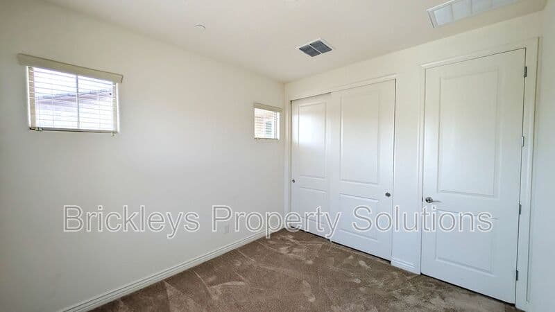 3-bedroom 2.5-bath home at 7042 E Diamond St for $2,900/mo managed by Brickleys Property Solutions East Valley Phoenix — photo 28 of 45