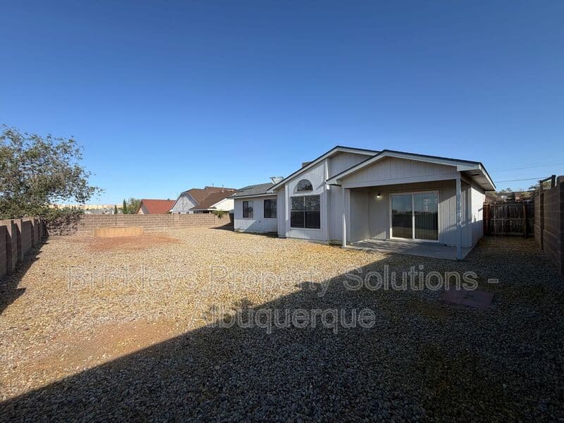 3-bedroom 2-bath home at 4520 Rockaway Loop NE for $1,900/mo managed by Brickleys Property Solutions Albuquerque — photo 26 of 29