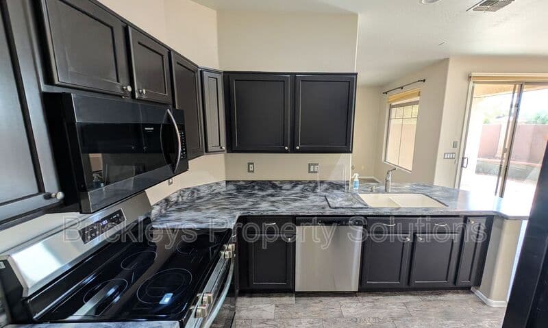 3-bedroom 2-bath home at 1311 E Marlin Dr for $2,200/mo managed by Brickleys Property Solutions East Valley Phoenix — photo 14 of 44