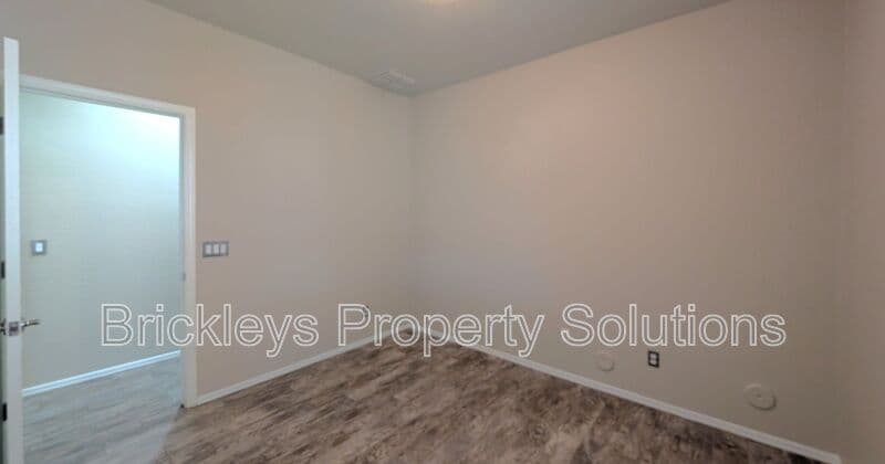 3-bedroom 2-bath home at 1311 E Marlin Dr for $2,200/mo managed by Brickleys Property Solutions East Valley Phoenix — photo 26 of 44
