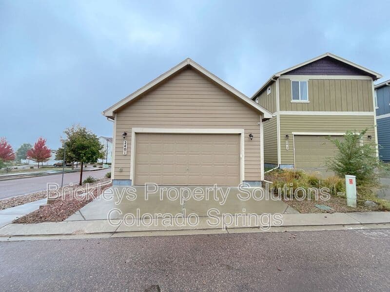3-bedroom 2.5-bath home at 2401 Ellingwood Dr for $2,233/mo total (includes $2,195 base rent + $38 required Tenant Benefit Package) managed by Brickleys Property Solutions Colorado Springs — photo 4 of 40
