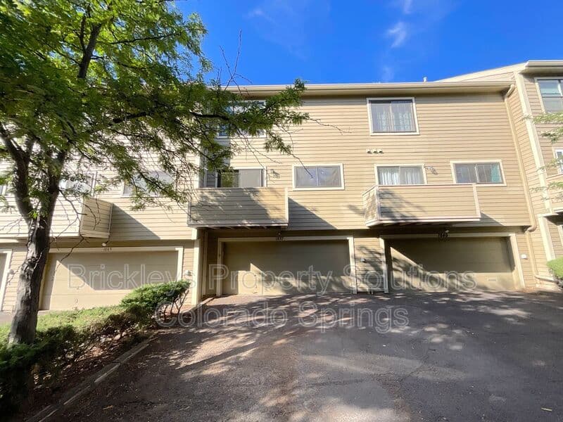 2-bedroom 1.5-bath home at 1857 Lorraine St for $1,800/mo managed by Brickleys Property Solutions Colorado Springs — photo 4 of 29