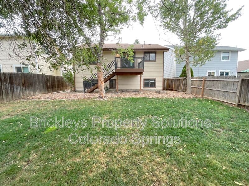 3-bedroom 2-bath home at 8214 Steadman Dr for $2,175/mo managed by Brickleys Property Solutions Colorado Springs — photo 5 of 34