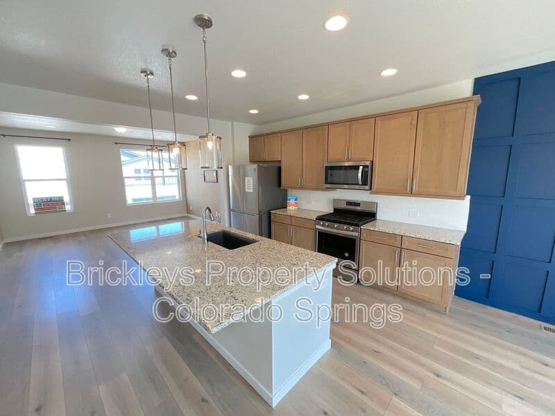 3-bedroom 3.5-bath home at 7343 Rosa Belle Hts for $2,350/mo managed by Brickleys Property Solutions Colorado Springs — photo 9 of 33