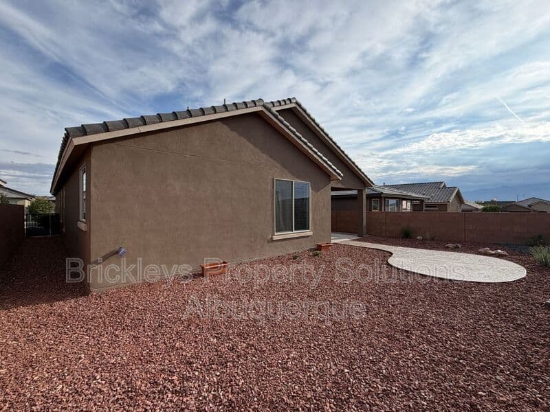 3-bedroom 2-bath home at 938 Lazuli Rd SE for $2,475/mo managed by Brickleys Property Solutions Albuquerque — photo 5 of 36