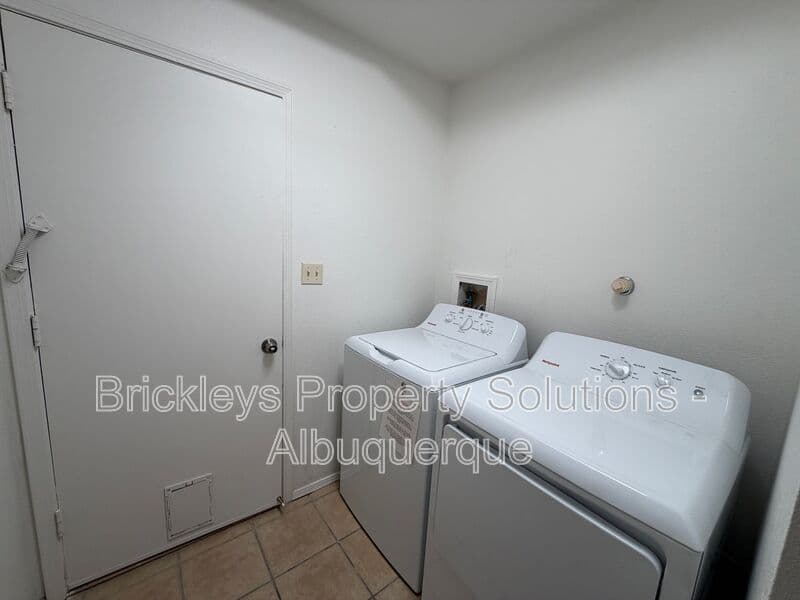 3-bedroom 2-bath home at 4520 Rockaway Loop NE for $1,900/mo managed by Brickleys Property Solutions Albuquerque — photo 22 of 29