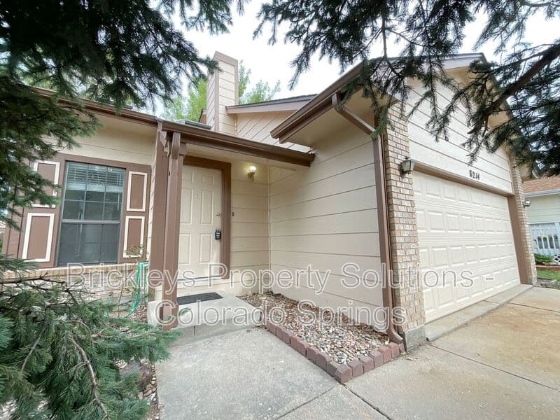 3-bedroom 2-bath home at 8214 Steadman Dr for $2,175/mo managed by Brickleys Property Solutions Colorado Springs — photo 4 of 34