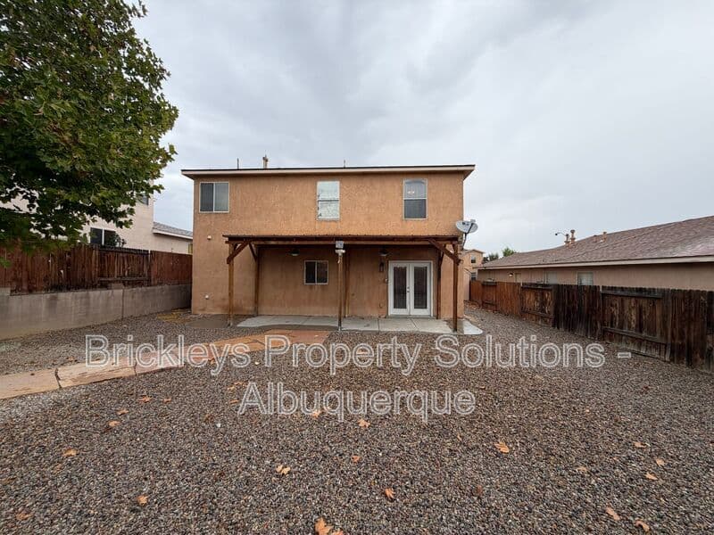 3-bedroom 3-bath home at 5004 Blue Stone Rd NW for $2,250/mo managed by Brickleys Property Solutions Albuquerque — photo 4 of 37