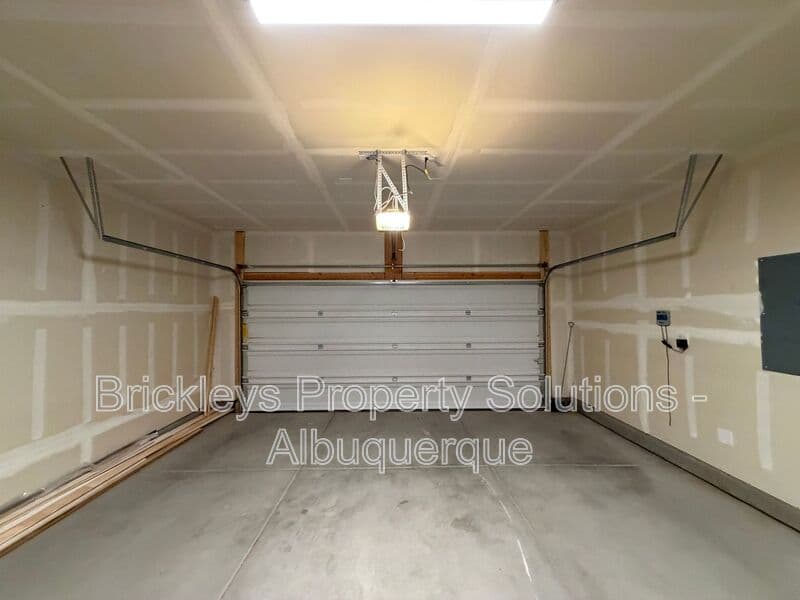 4-bedroom 2-bath home at 3969 Kodiak Rd NE for $2,700/mo managed by Brickleys Property Solutions Albuquerque — photo 36 of 40