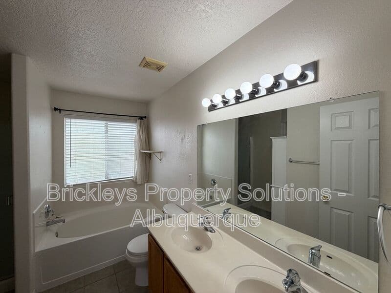 3-bedroom 3-bath home at 5004 Blue Stone Rd NW for $2,250/mo managed by Brickleys Property Solutions Albuquerque — photo 21 of 37