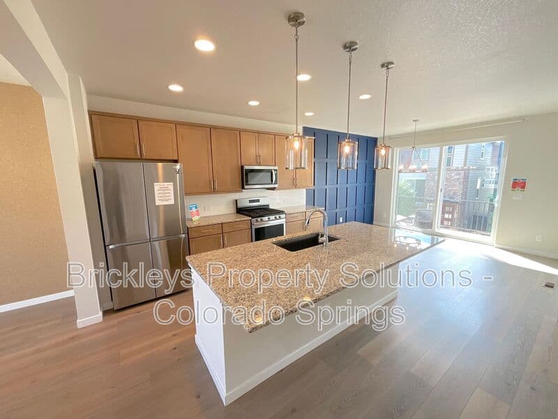 3-bedroom 3.5-bath home at 7343 Rosa Belle Hts for $2,350/mo managed by Brickleys Property Solutions Colorado Springs — photo 10 of 33