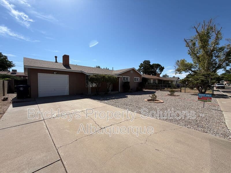 3-bedroom 1-bath home at 2838 La Veta Dr. NE for $1,700/mo managed by Brickleys Property Solutions Albuquerque — photo 3 of 26