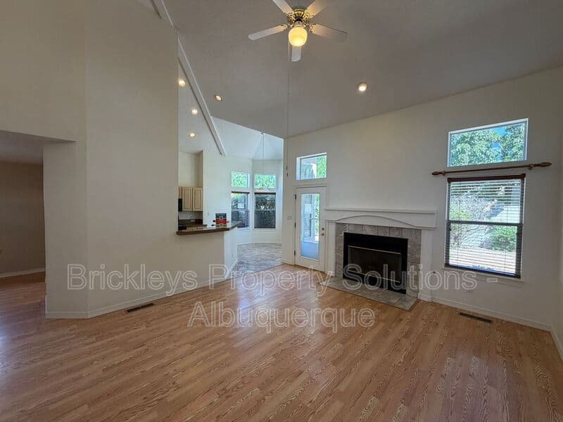 3-bedroom 2.5-bath home at 6517 Glen Oak NE for $2,650/mo managed by Brickleys Property Solutions Albuquerque — photo 26 of 39