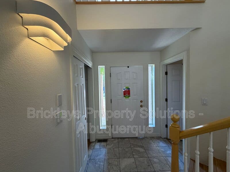 3-bedroom 2.5-bath home at 6517 Glen Oak NE for $2,650/mo managed by Brickleys Property Solutions Albuquerque — photo 4 of 39
