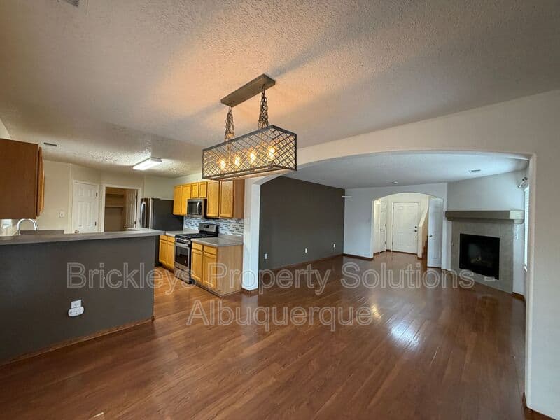 3-bedroom 3-bath home at 5004 Blue Stone Rd NW for $2,250/mo managed by Brickleys Property Solutions Albuquerque — photo 31 of 37