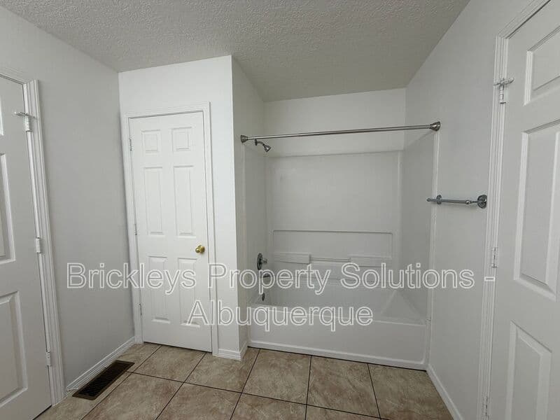 4-bedroom 3-bath home at 6027 Park South Pl NW for $2,400/mo managed by Brickleys Property Solutions Albuquerque — photo 22 of 36