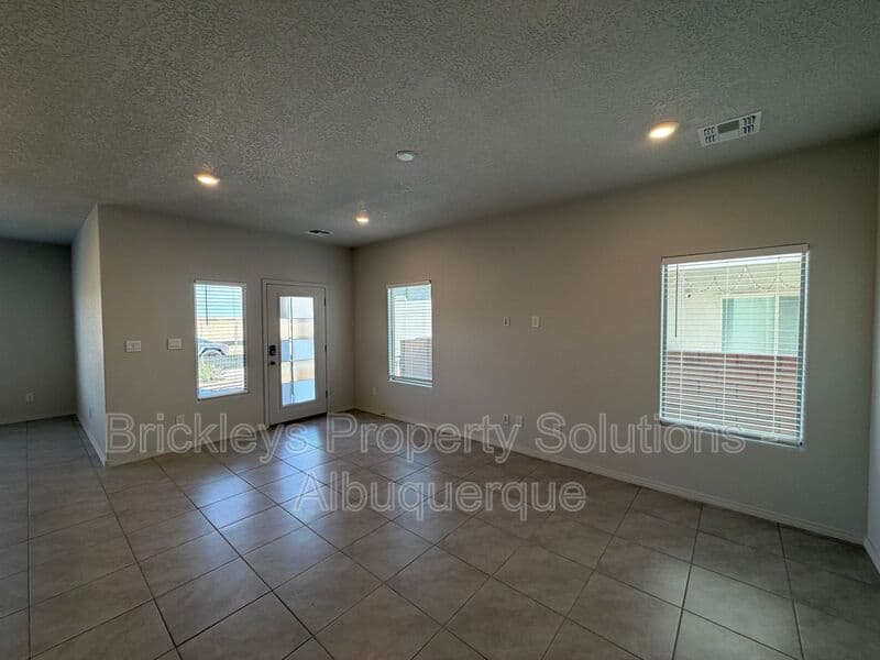 3-bedroom 3-bath home at 6118 Chicago Dr SE for $2,350/mo managed by Brickleys Property Solutions Albuquerque — photo 4 of 42