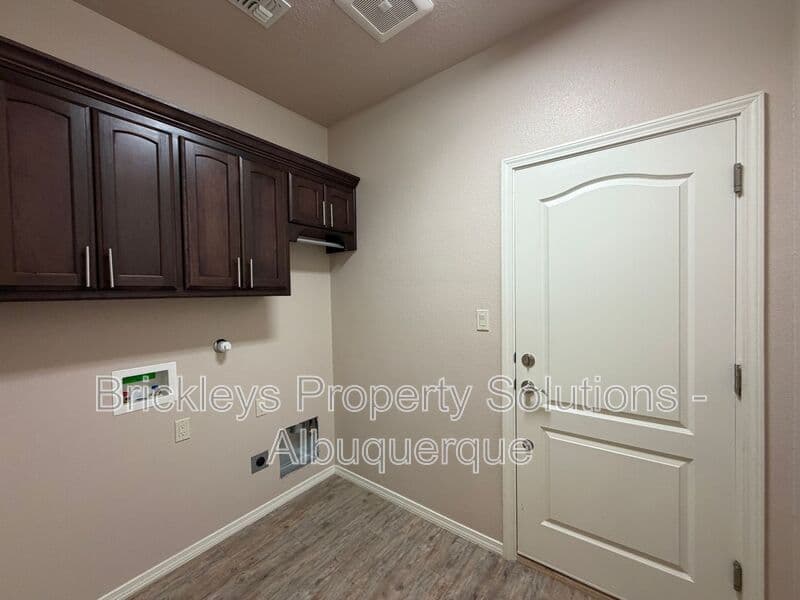 3-bedroom 2-bath home at 5815 Mafraq Ave NW for $2,150/mo managed by Brickleys Property Solutions Albuquerque — photo 26 of 32