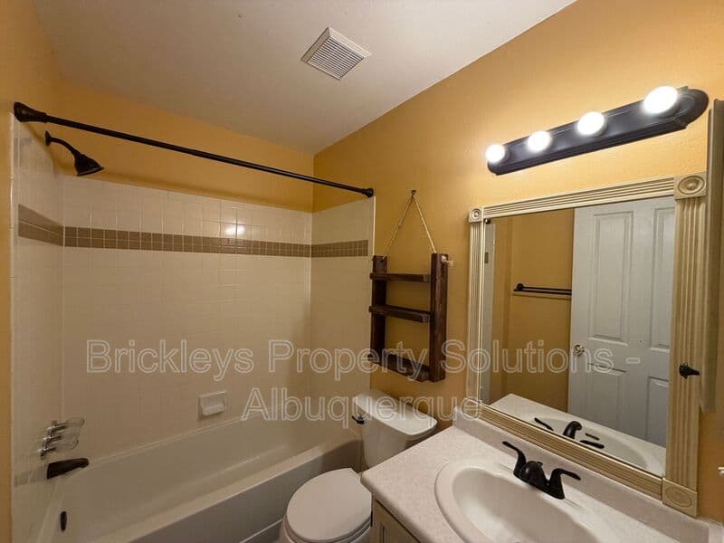 2-bedroom 2-bath home at 1941 Lee Loop NE for $1,750/mo managed by Brickleys Property Solutions Albuquerque — photo 8 of 29