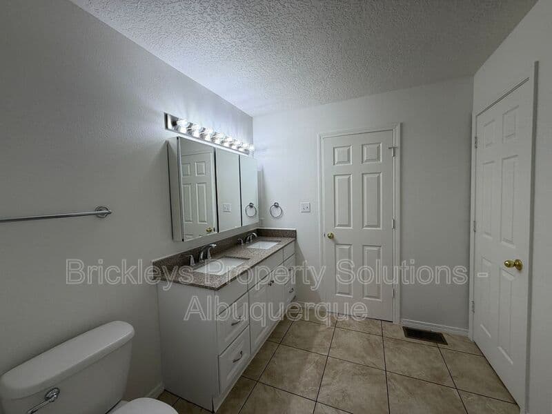 4-bedroom 3-bath home at 6027 Park South Pl NW for $2,400/mo managed by Brickleys Property Solutions Albuquerque — photo 24 of 36