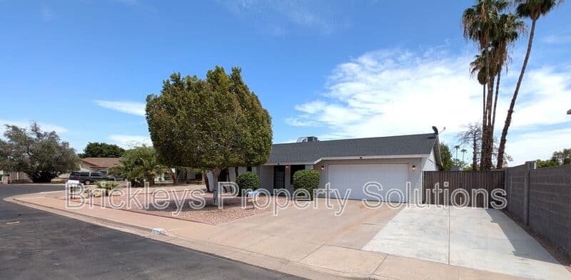 3-bedroom 2-bath home at 2029 S Nina Circle Mesa AZ 85210 for $2,300/mo managed by Brickleys Property Solutions East Valley Phoenix — photo 3 of 48