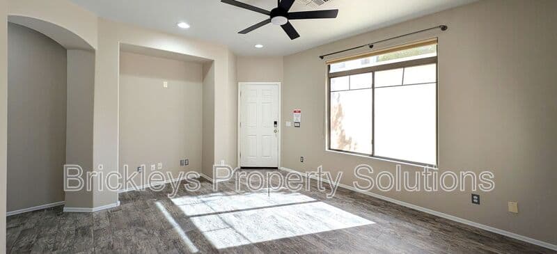 3-bedroom 2-bath home at 1311 E Marlin Dr for $2,200/mo managed by Brickleys Property Solutions East Valley Phoenix — photo 6 of 44