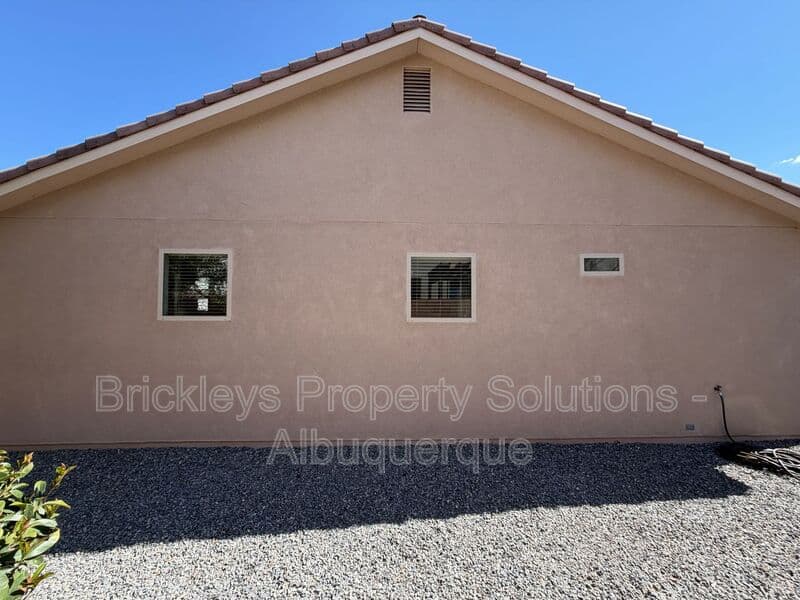 3-bedroom 2-bath home at 5815 Mafraq Ave NW for $2,150/mo managed by Brickleys Property Solutions Albuquerque — photo 31 of 32