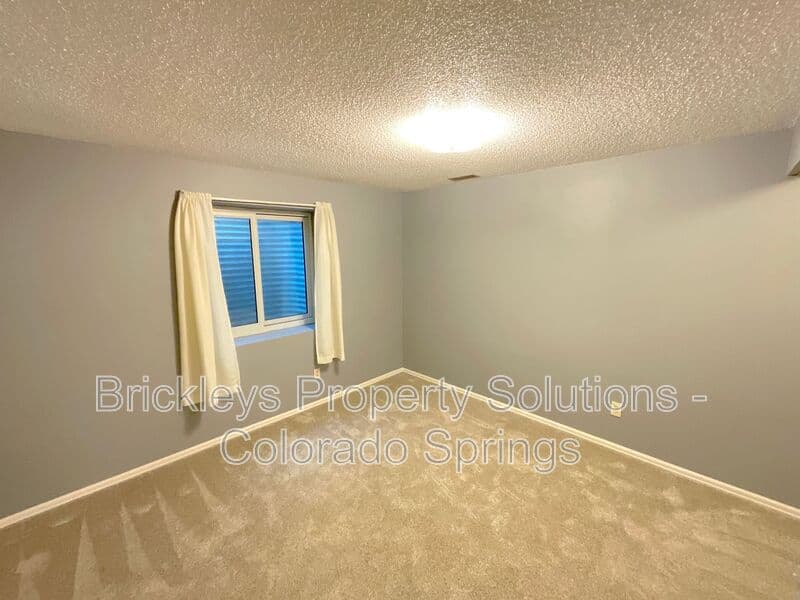 5-bedroom 2-bath home at 4375 Cassidy St for $2,300/mo managed by Brickleys Property Solutions Colorado Springs — photo 32 of 37