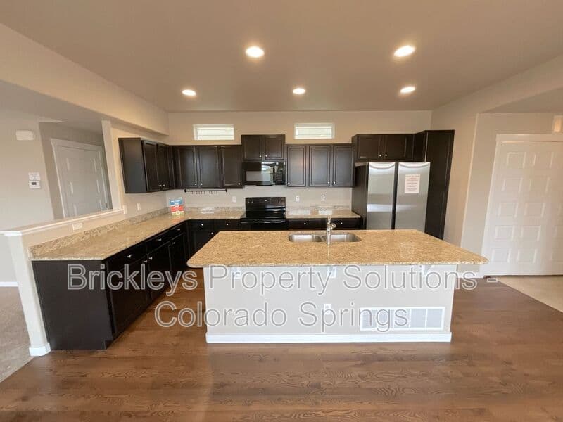 3-bedroom 2.5-bath home at 2401 Ellingwood Dr for $2,233/mo total (includes $2,195 base rent + $38 required Tenant Benefit Package) managed by Brickleys Property Solutions Colorado Springs — photo 20 of 40