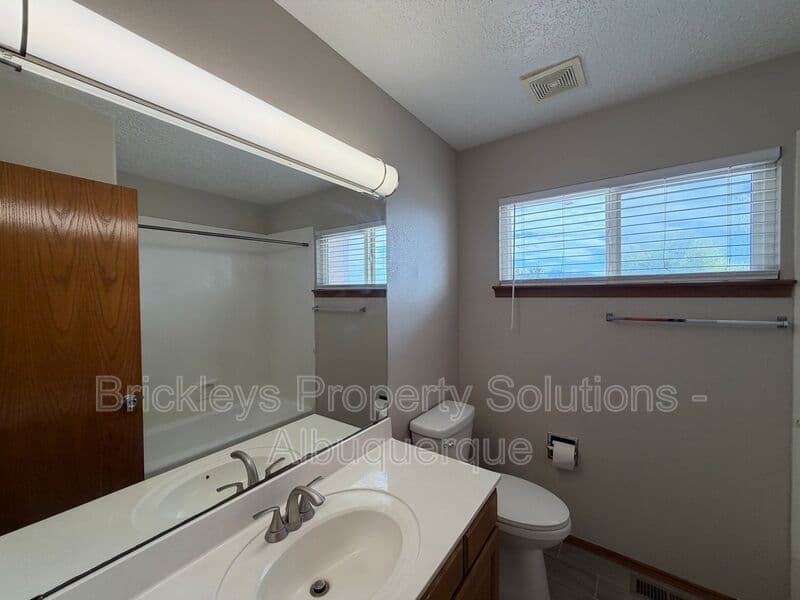 4-bedroom 2.5-bath home at 10331 Dunbar St NW for $2,300/mo managed by Brickleys Property Solutions Albuquerque — photo 18 of 43