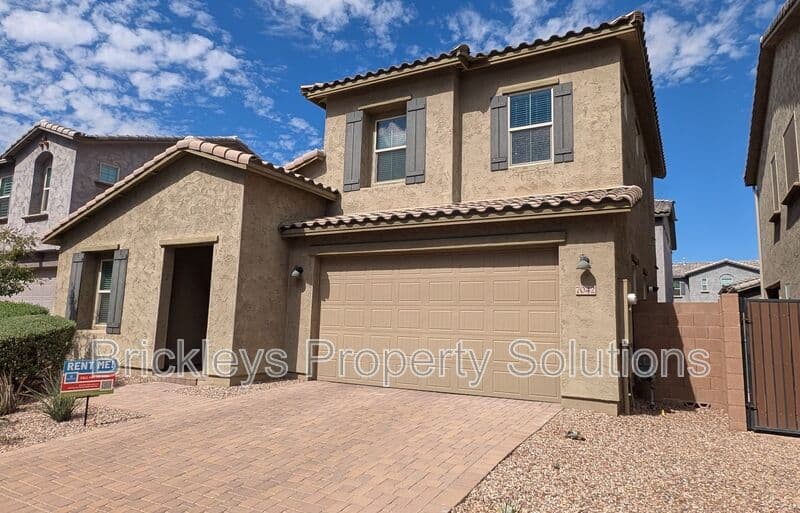 3-bedroom 2.5-bath home at 7042 E Diamond St for $2,900/mo managed by Brickleys Property Solutions East Valley Phoenix — photo 2 of 45