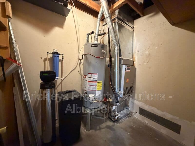 3-bedroom 2-bath home at 2808 Charleston St NE for $2,500/mo managed by Brickleys Property Solutions Albuquerque — photo 35 of 35