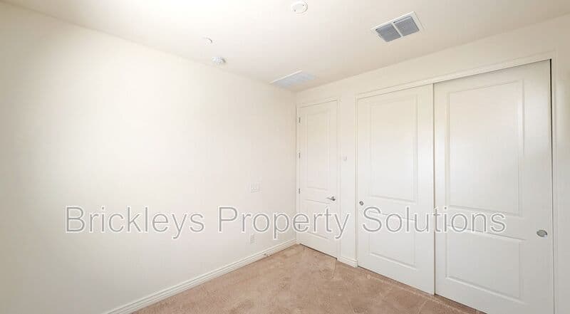 3-bedroom 2.5-bath home at 7042 E Diamond St for $2,900/mo managed by Brickleys Property Solutions East Valley Phoenix — photo 31 of 45