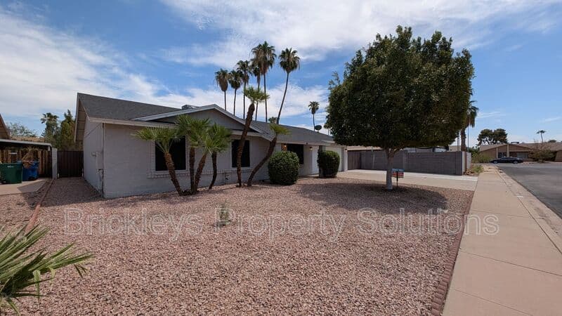 3-bedroom 2-bath home at 2029 S Nina Circle Mesa AZ 85210 for $2,300/mo managed by Brickleys Property Solutions East Valley Phoenix — photo 4 of 48
