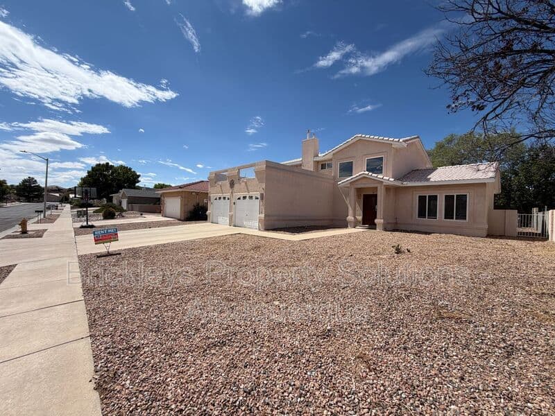 4-bedroom 2.5-bath home at 10331 Dunbar St NW for $2,300/mo managed by Brickleys Property Solutions Albuquerque — photo 2 of 43
