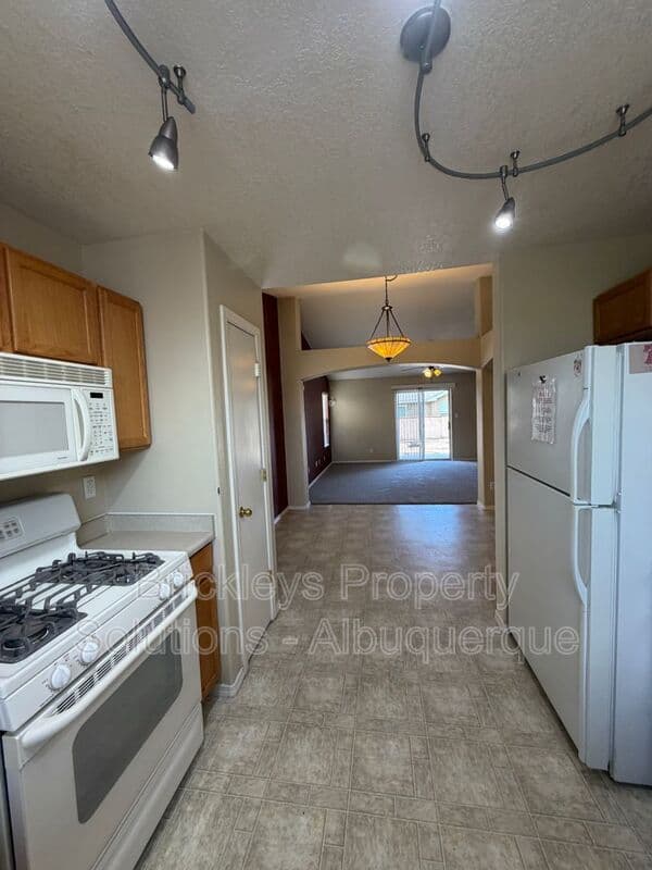 3-bedroom 2-bath home at 7704 Woodstar Ave NW for $1,825/mo managed by Brickleys Property Solutions Albuquerque — photo 6 of 28
