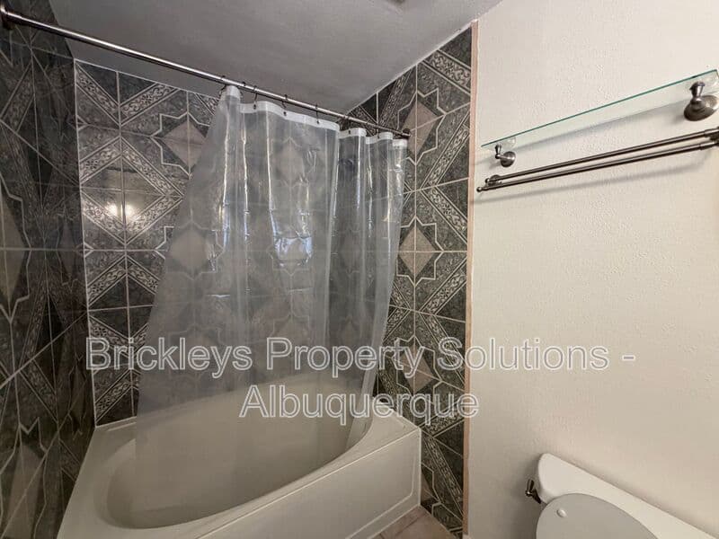 3-bedroom 2-bath home at 4712 Palo Duro Ave. NE for $1,750/mo managed by Brickleys Property Solutions Albuquerque — photo 19 of 38
